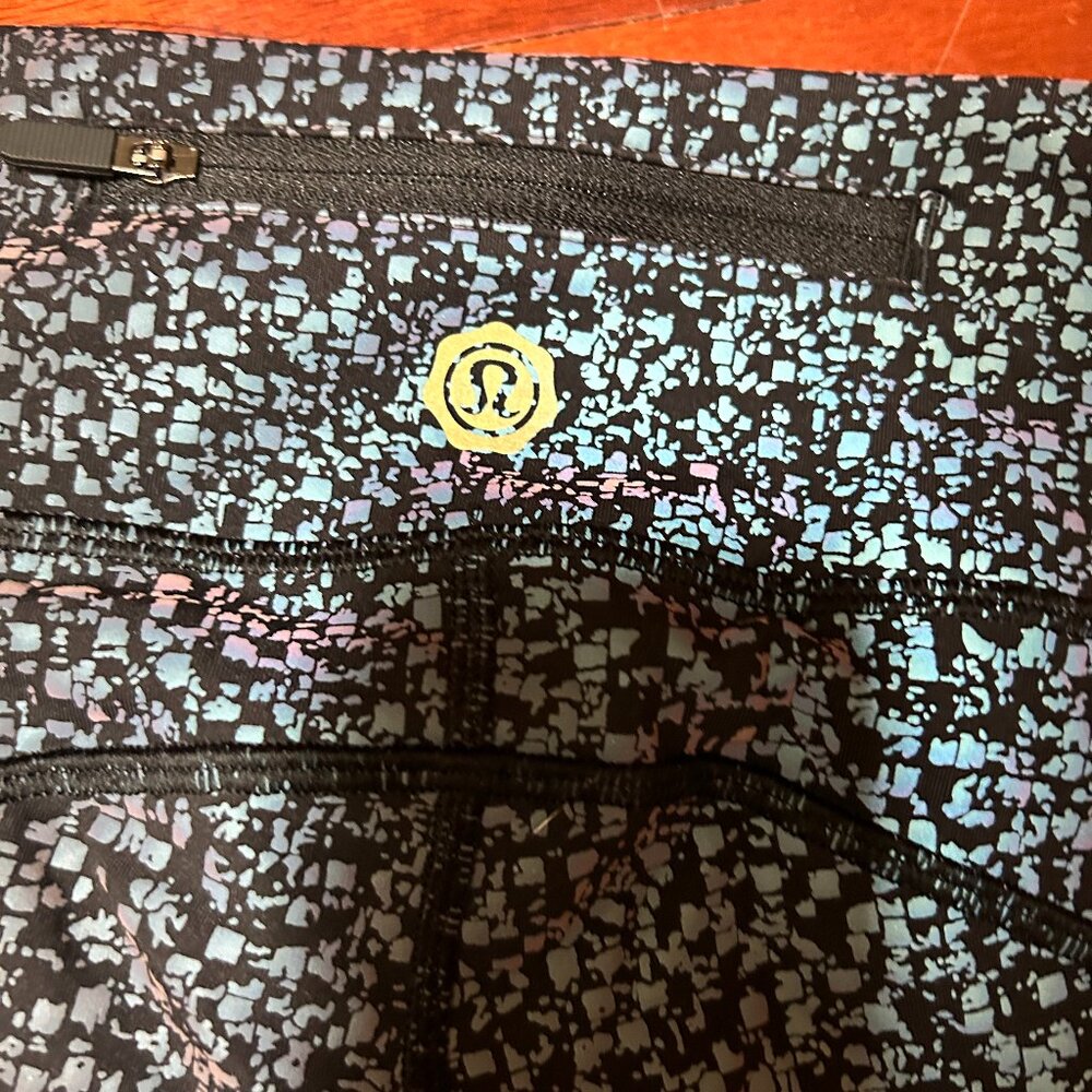 Lululemon Rainbow reflective SW tights size 8 - Picture 3 of 5